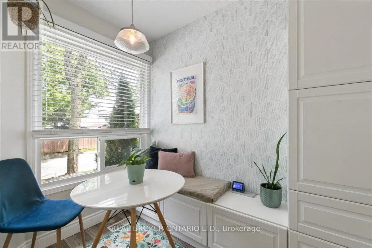 10 - 180 HIGHLAND CRESCENT — photo 3 of 31