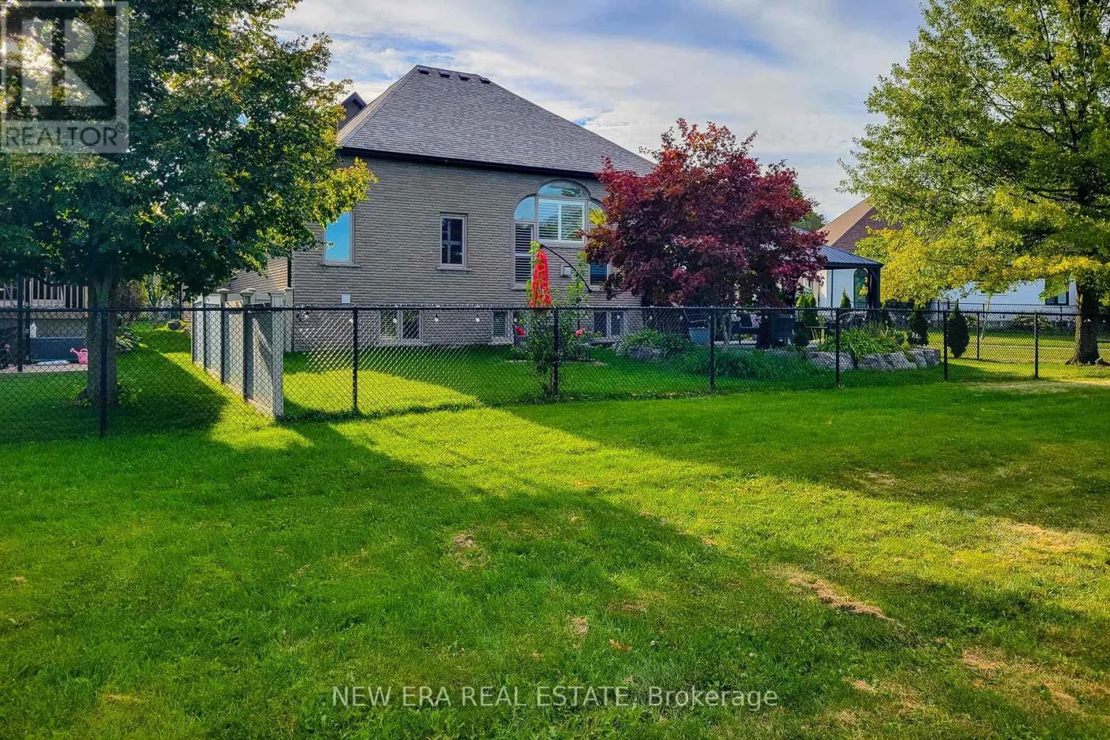 24 CARMICHAEL CRESCENT — photo 4 of 48