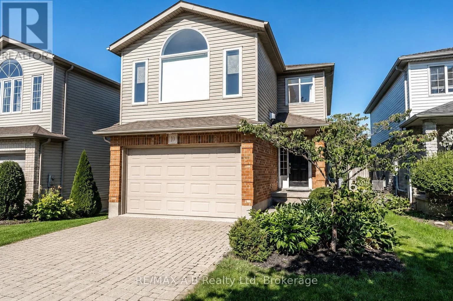 10 BUCKINGHAM DRIVE — photo 1 of 49