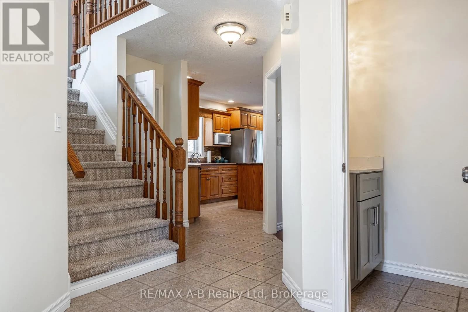 10 BUCKINGHAM DRIVE — photo 4 of 49