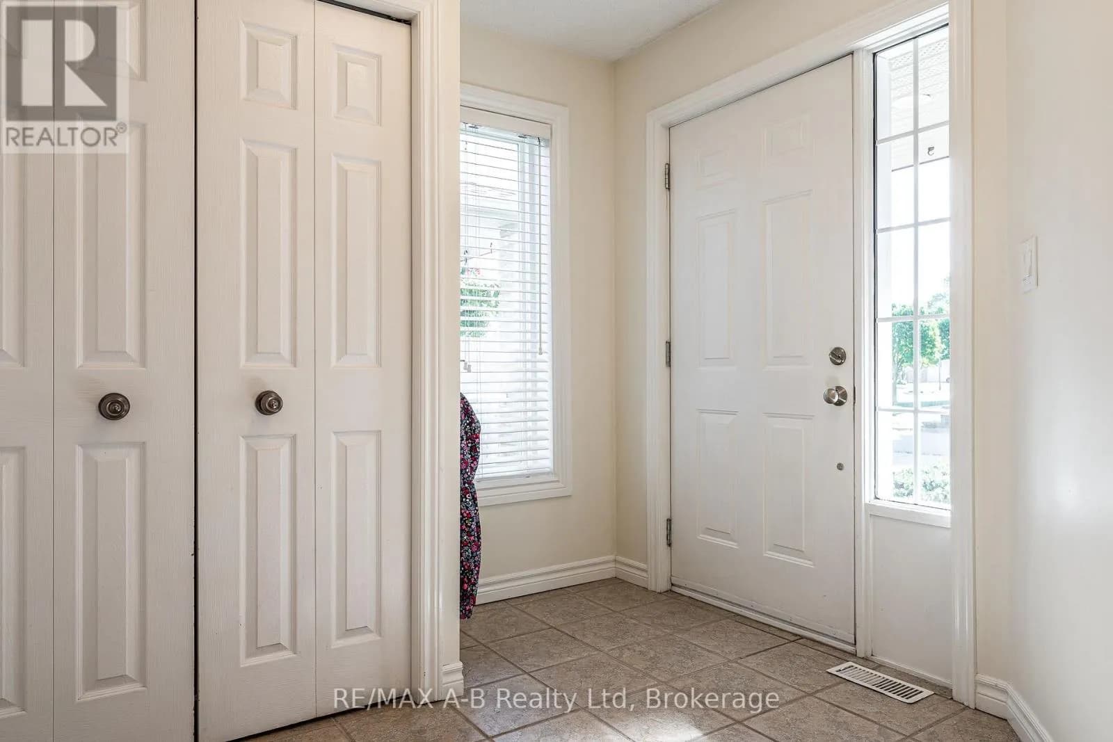 10 BUCKINGHAM DRIVE — photo 5 of 49