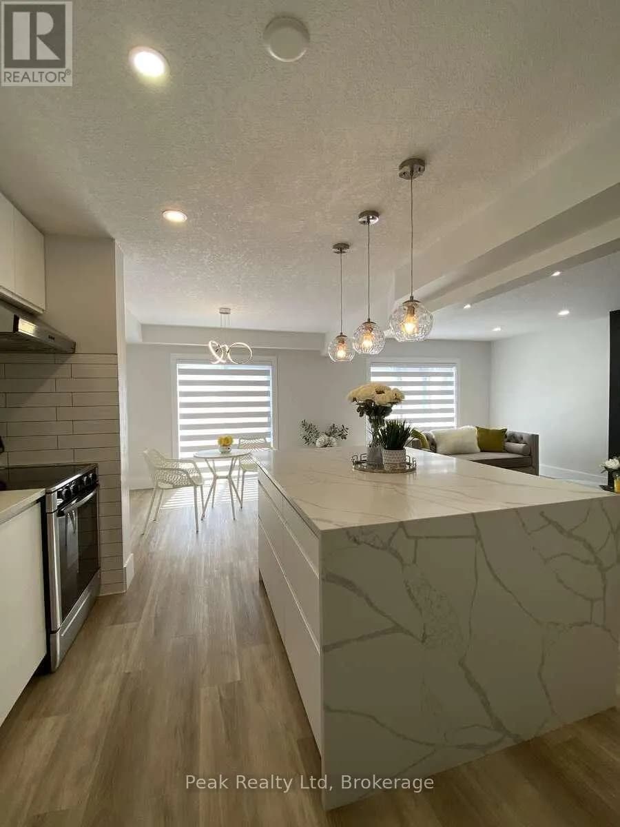 125 STEEPLERIDGE STREET — photo 3 of 32