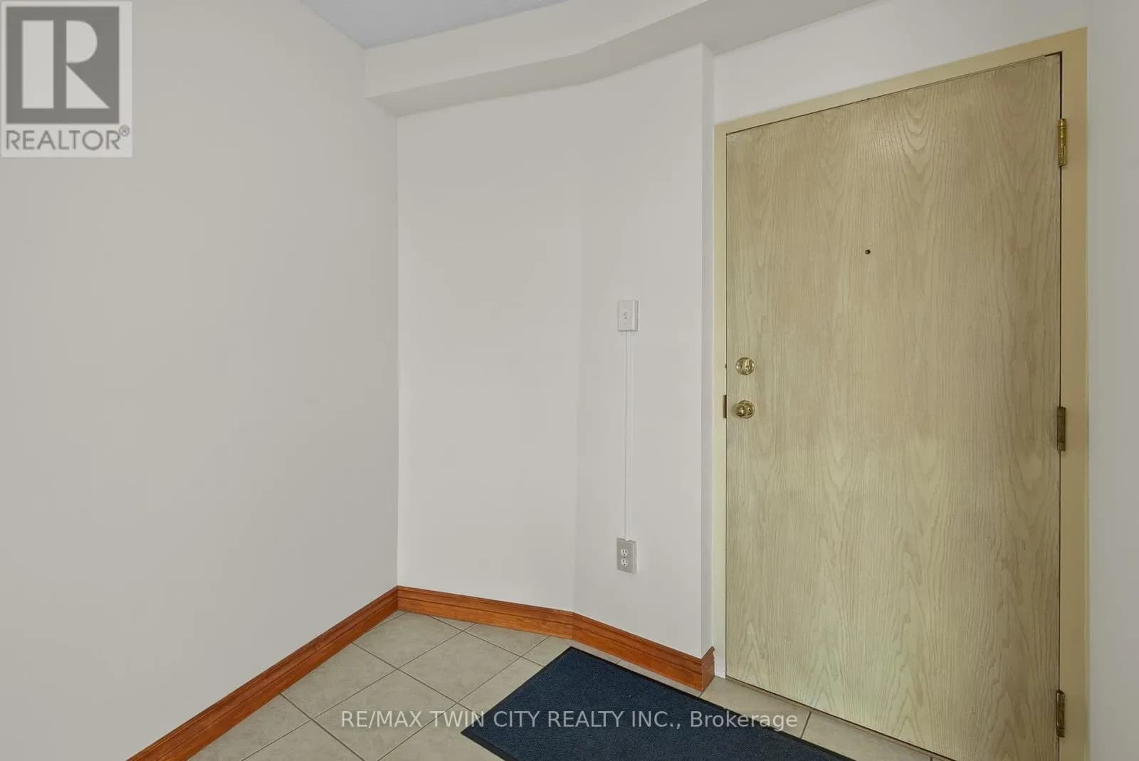 905 - 9 BONHEUR COURT — photo 5 of 35