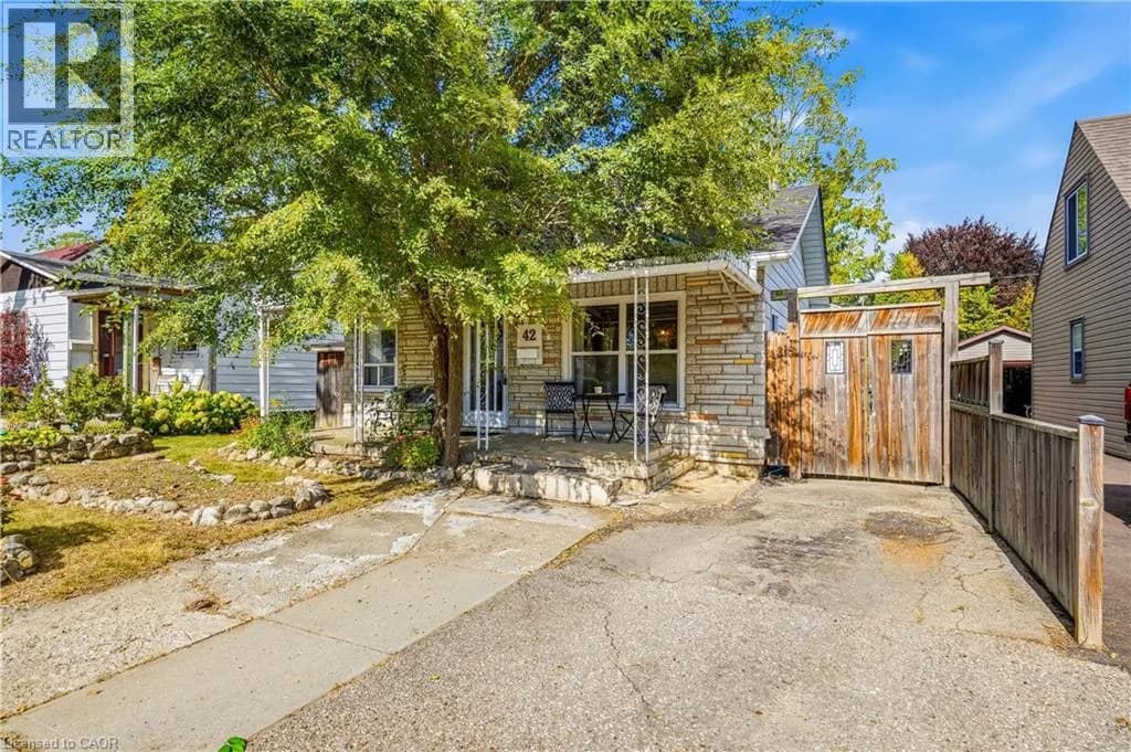 42 SANDERSON Street — photo 3 of 45