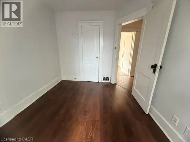 512 DOWNIE Street — photo 4 of 8