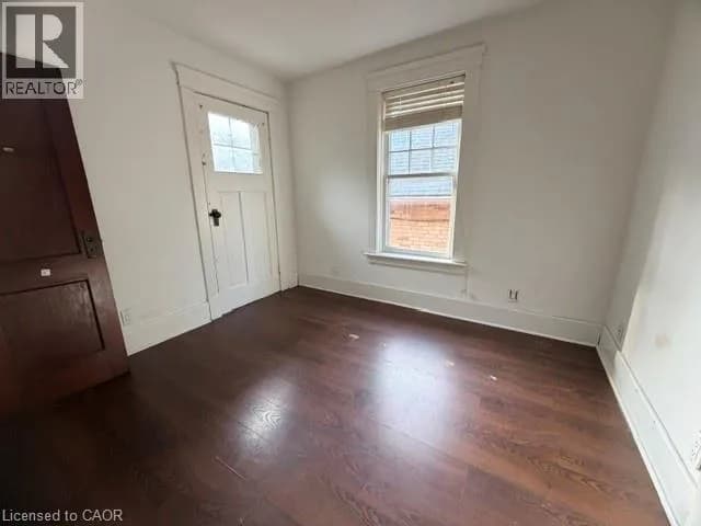 512 DOWNIE Street — photo 5 of 8