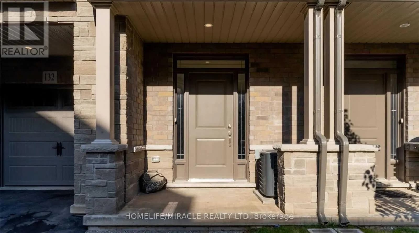 132 - 77 DIANA AVENUE — photo 4 of 26
