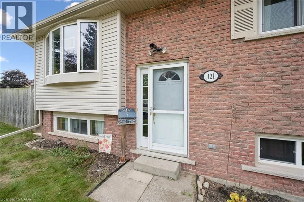 121 NATHANIEL Crescent — photo 2 of 21