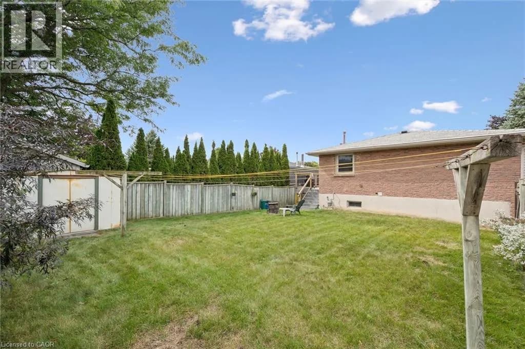 121 NATHANIEL Crescent — photo 3 of 21