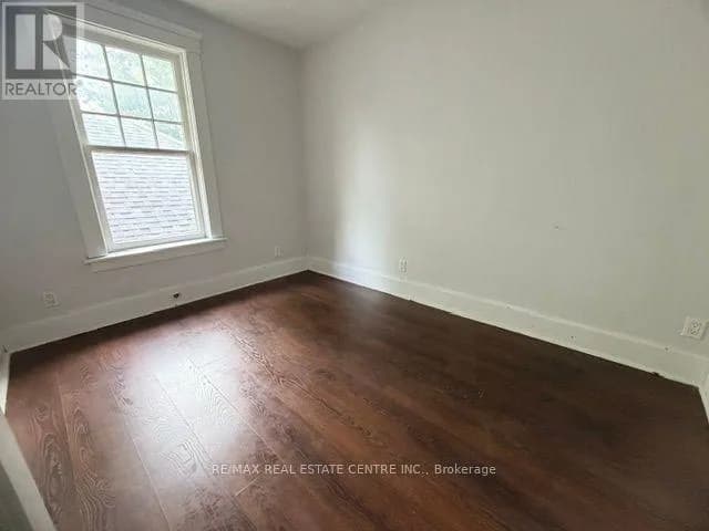 512 DOWNIE STREET — photo 3 of 8