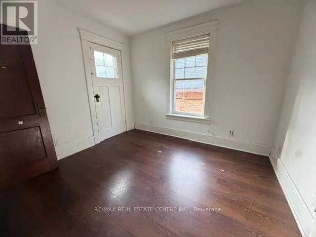 512 DOWNIE STREET — photo 5 of 8