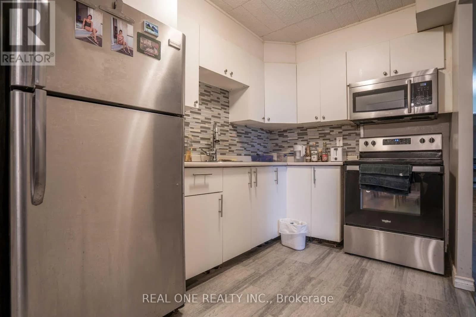 204 - 6 WALTON AVENUE — photo 3 of 22