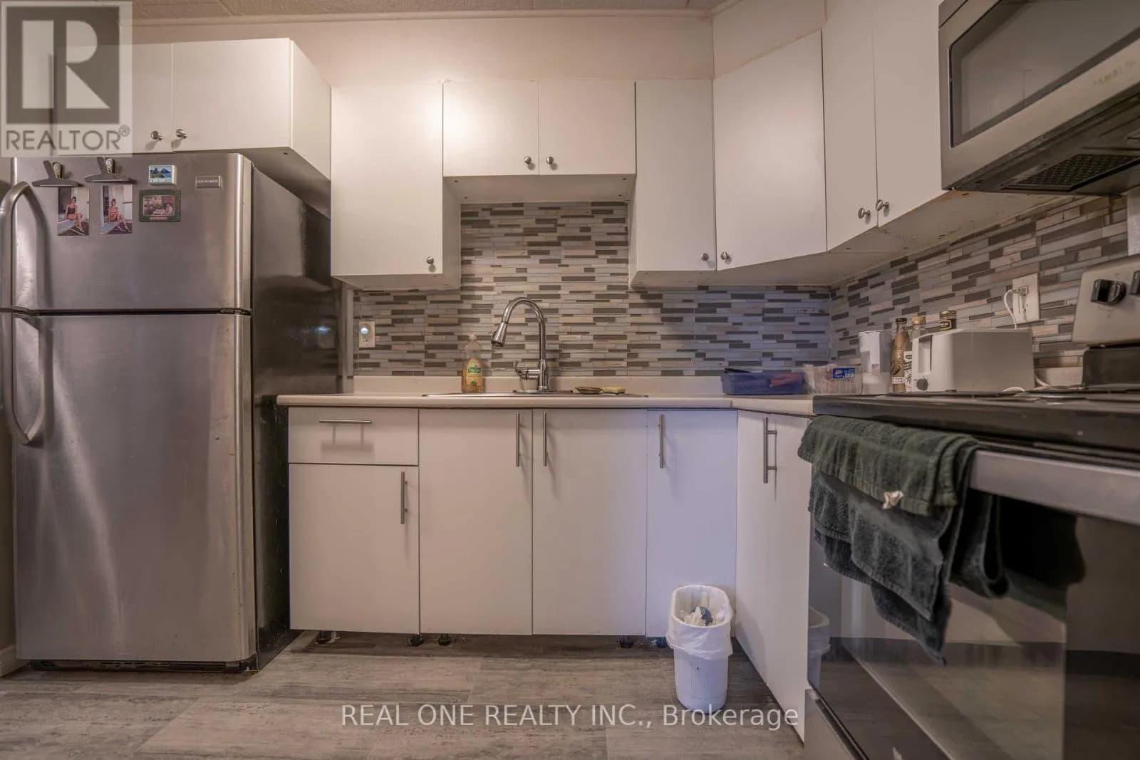 204 - 6 WALTON AVENUE — photo 4 of 22