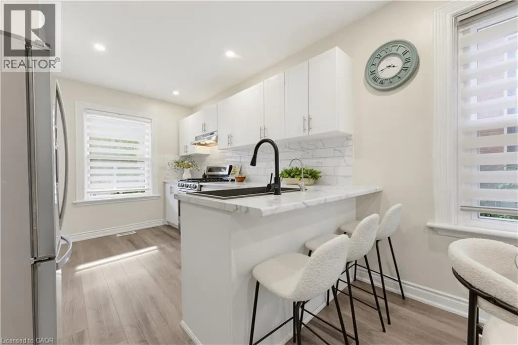 20 HOUSE Avenue — photo 3 of 24
