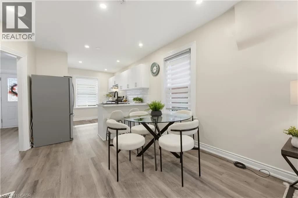 20 HOUSE Avenue — photo 4 of 24