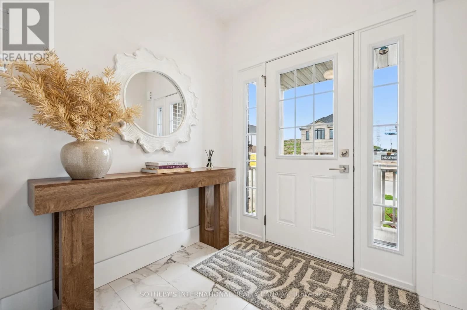 612 ANTON CRESCENT — photo 3 of 28
