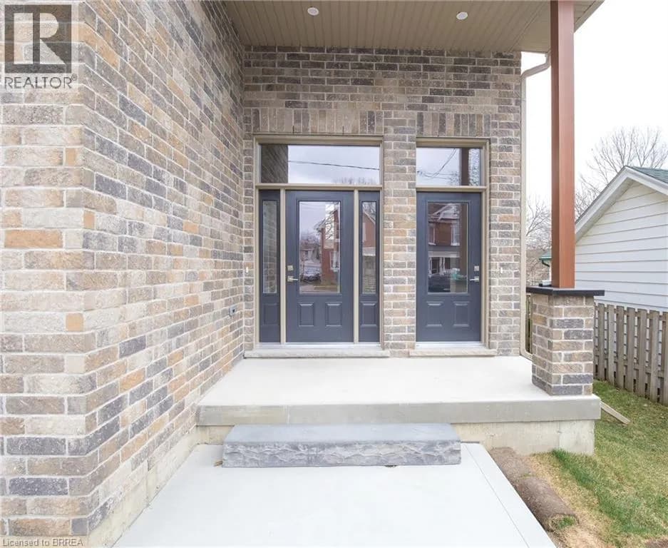355 WELLINGTON Street — photo 4 of 50