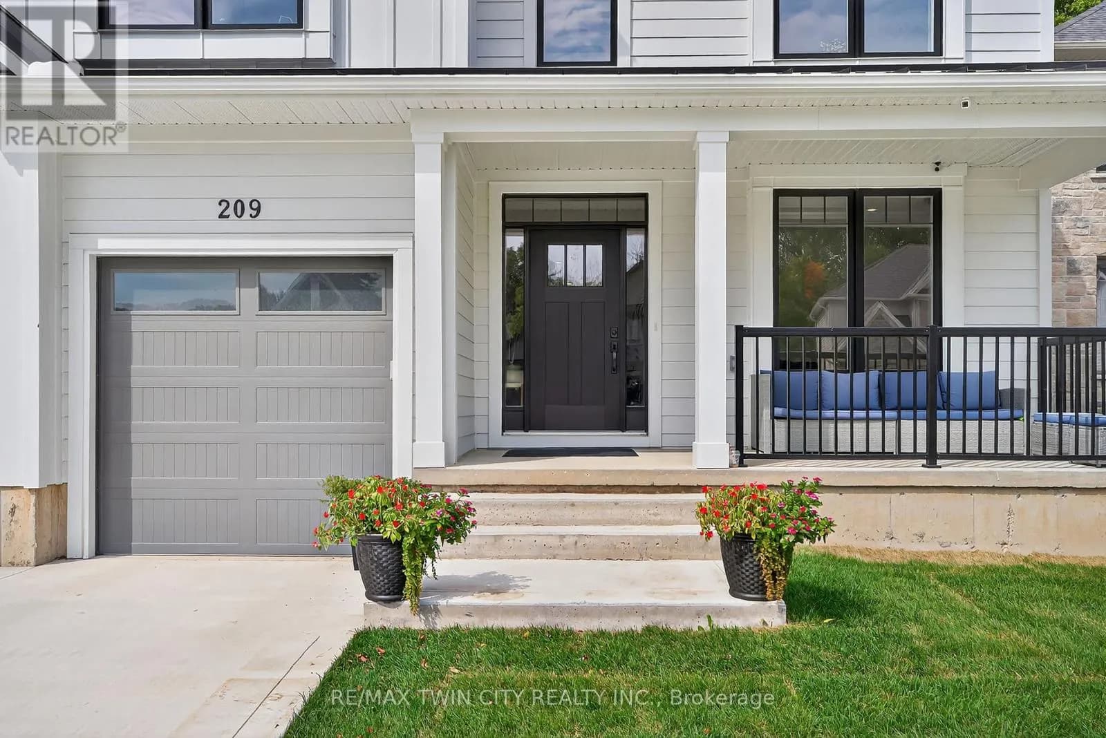 209 JEFFREY PLACE — photo 3 of 39