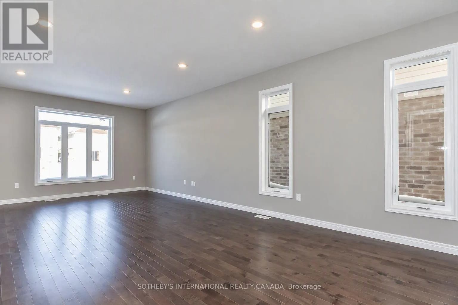 529 ANTON CRESCENT — photo 4 of 12