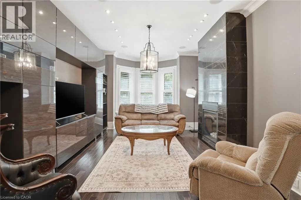 86 OAK Street — photo 3 of 22