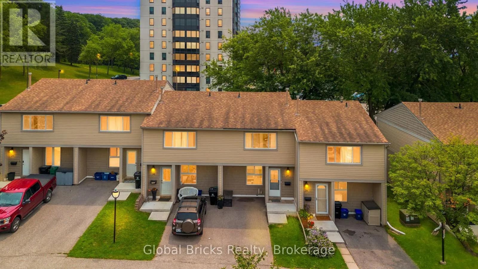 27 - 15 GREEN VALLEY DRIVE — photo 1 of 49