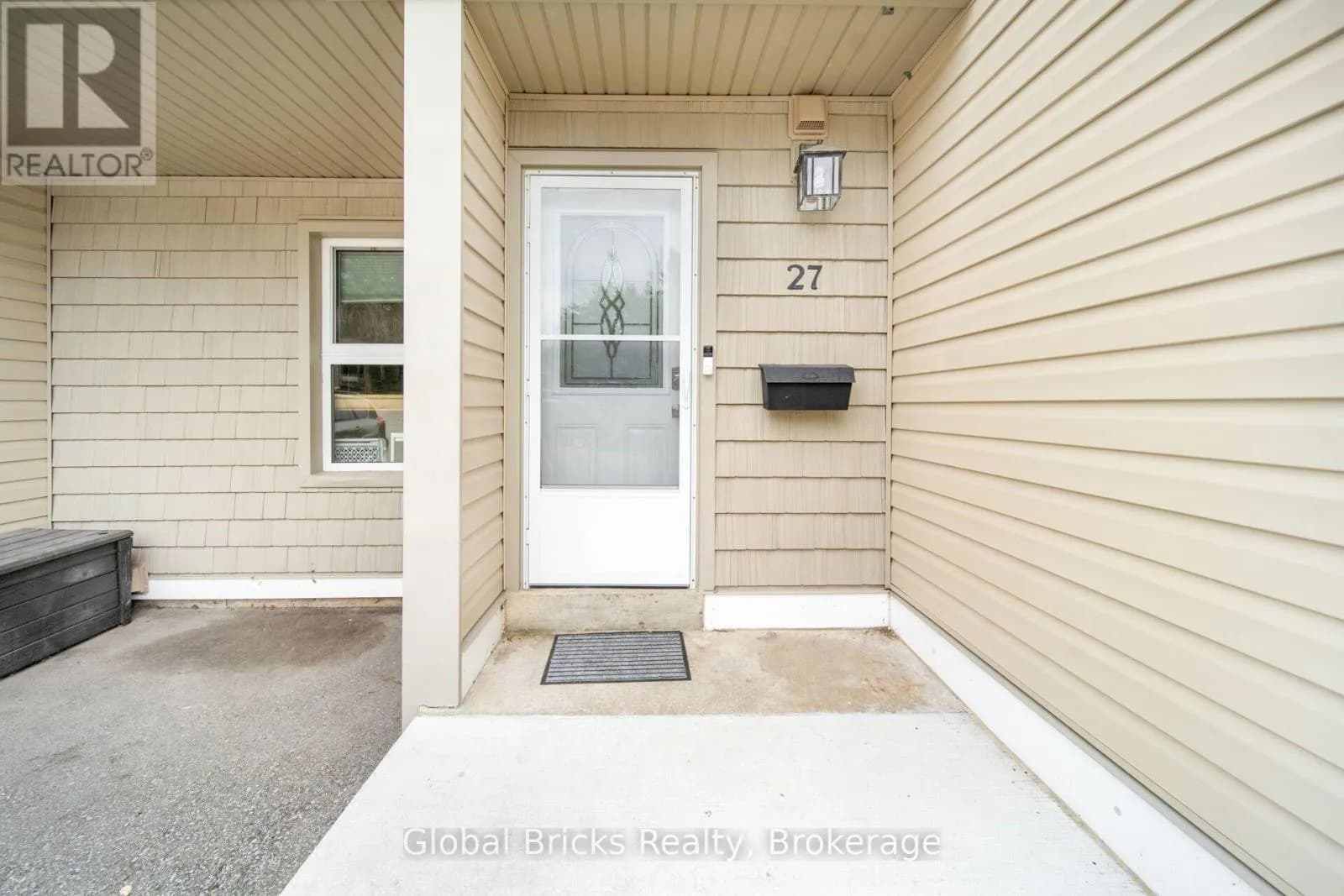 27 - 15 GREEN VALLEY DRIVE — photo 2 of 49