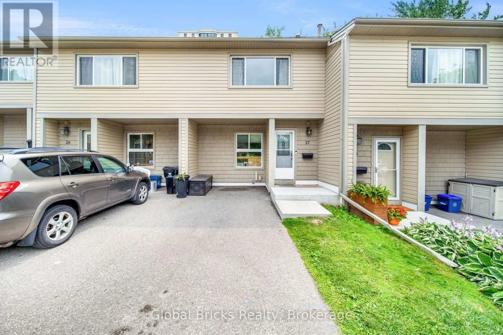 27 - 15 GREEN VALLEY DRIVE — photo 3 of 49