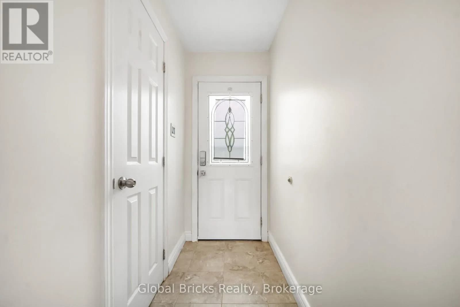 27 - 15 GREEN VALLEY DRIVE — photo 4 of 49