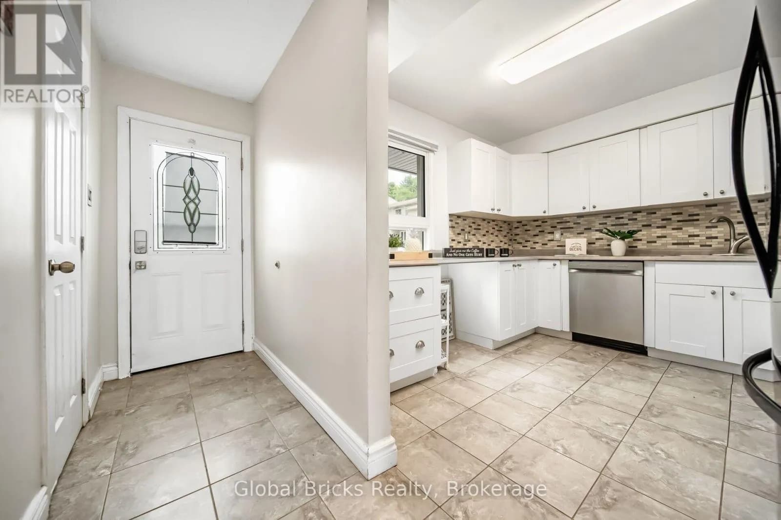 27 - 15 GREEN VALLEY DRIVE — photo 5 of 49