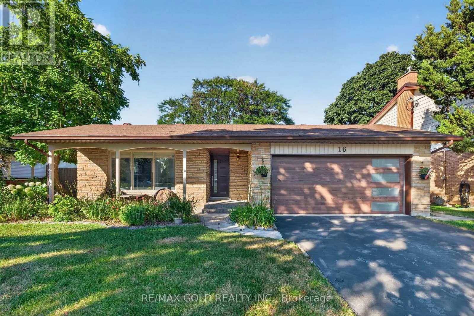 16 MONTEREY ROAD — photo 1 of 50