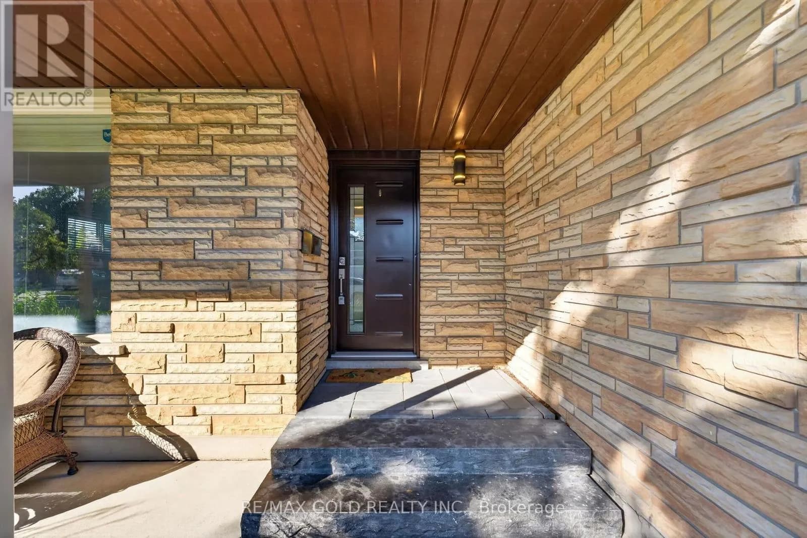 16 MONTEREY ROAD — photo 5 of 50