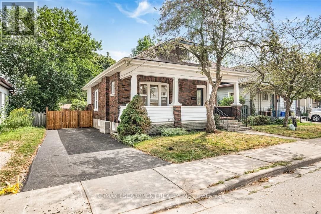 203 BROCK STREET — photo 1 of 43