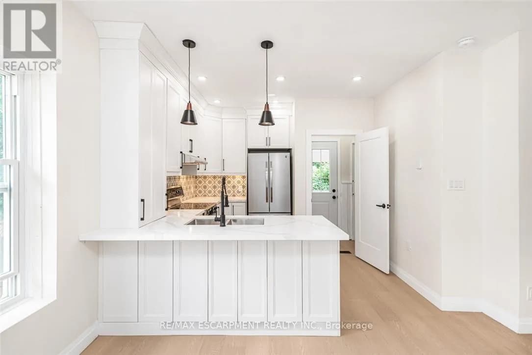 203 BROCK STREET — photo 5 of 43
