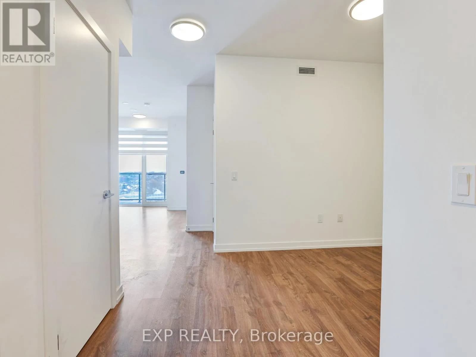 708 - 15 WELLINGTON STREET S — photo 4 of 34