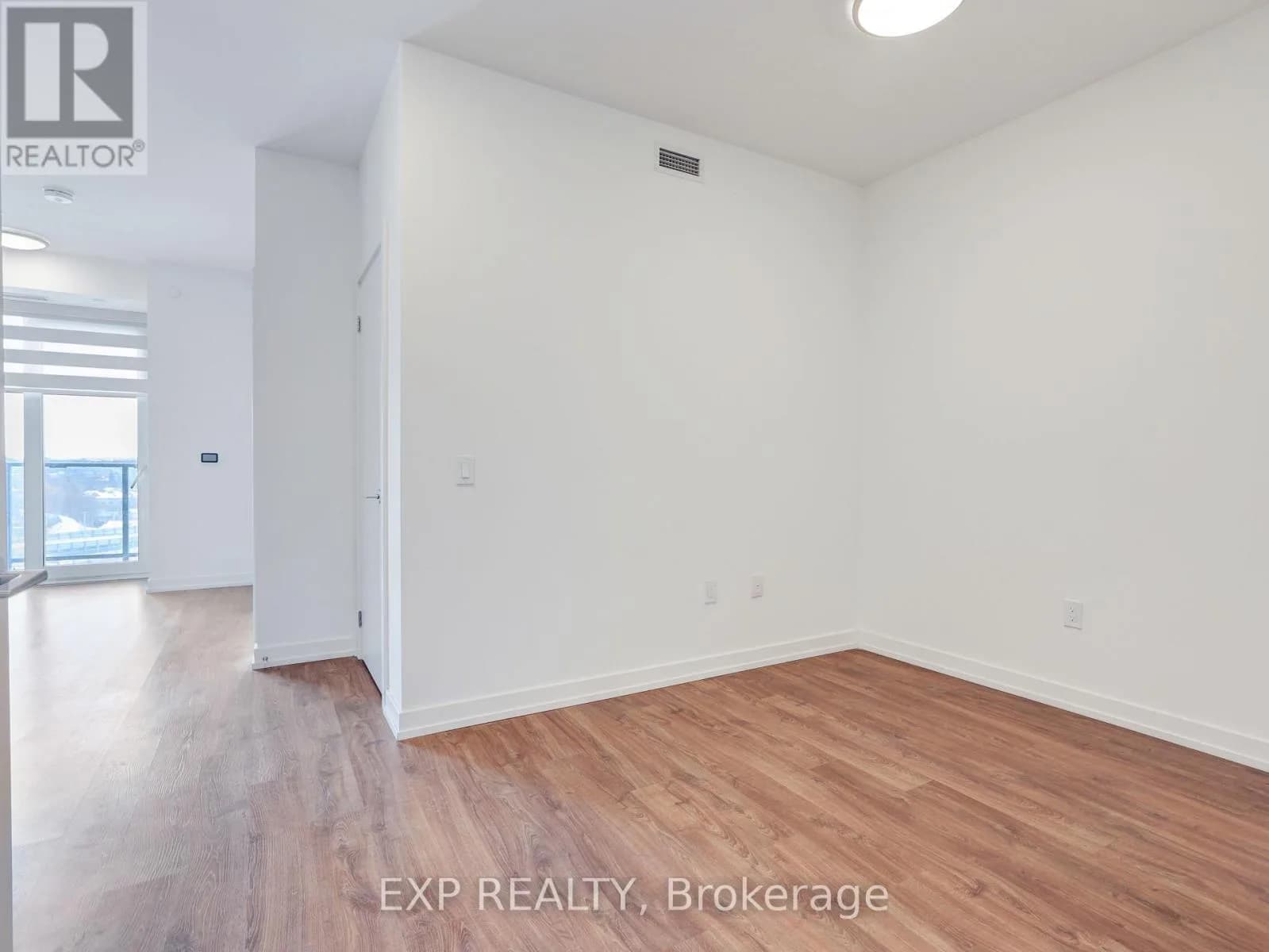 708 - 15 WELLINGTON STREET S — photo 5 of 34