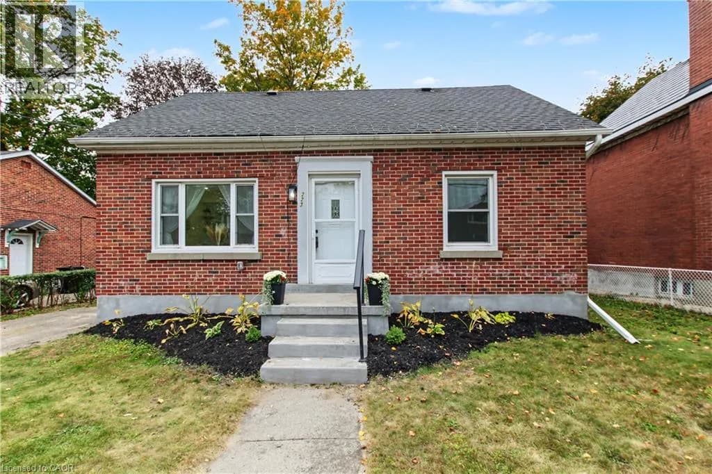 223 MARGARET Avenue — photo 4 of 40