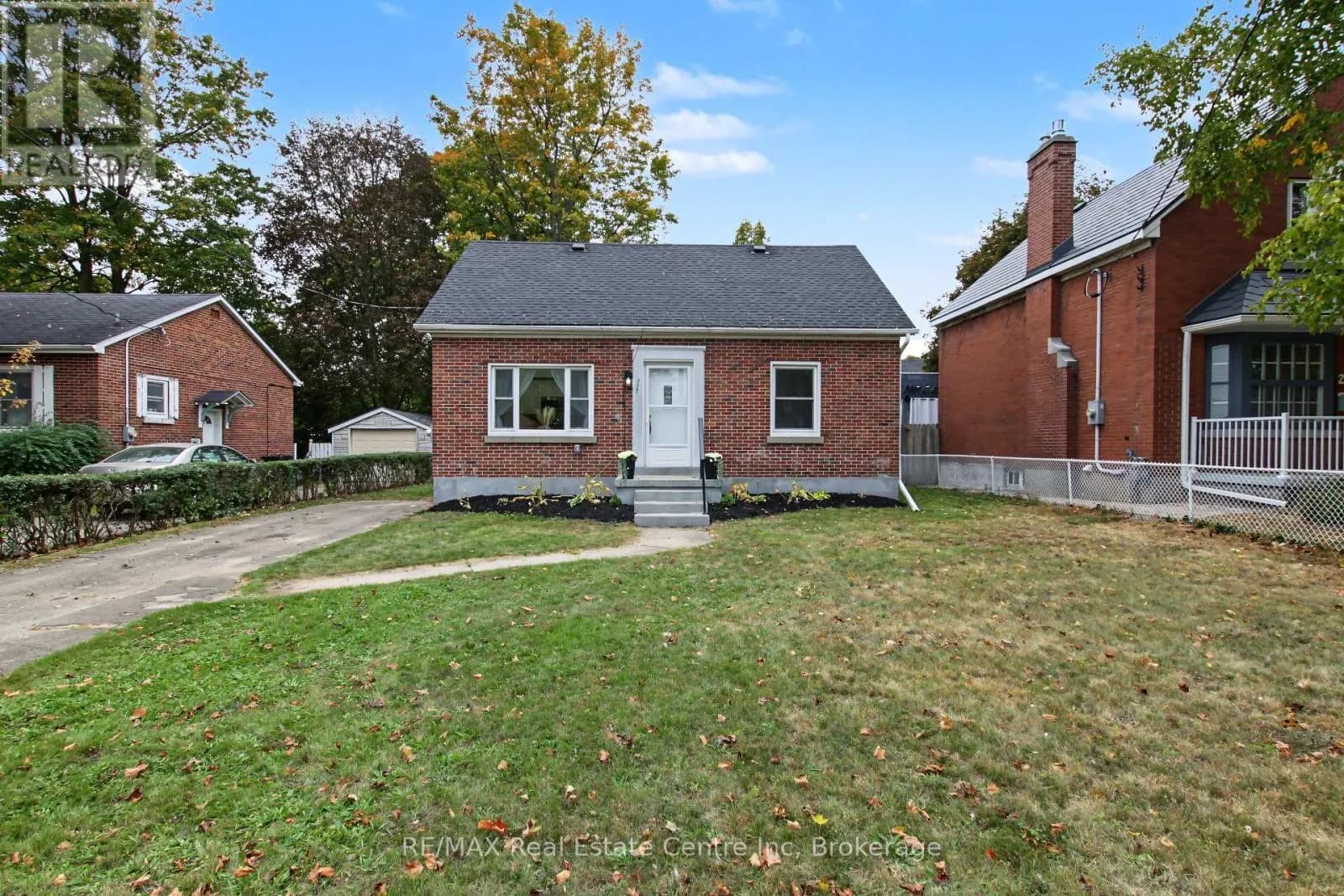 223 MARGARET AVENUE — photo 1 of 40