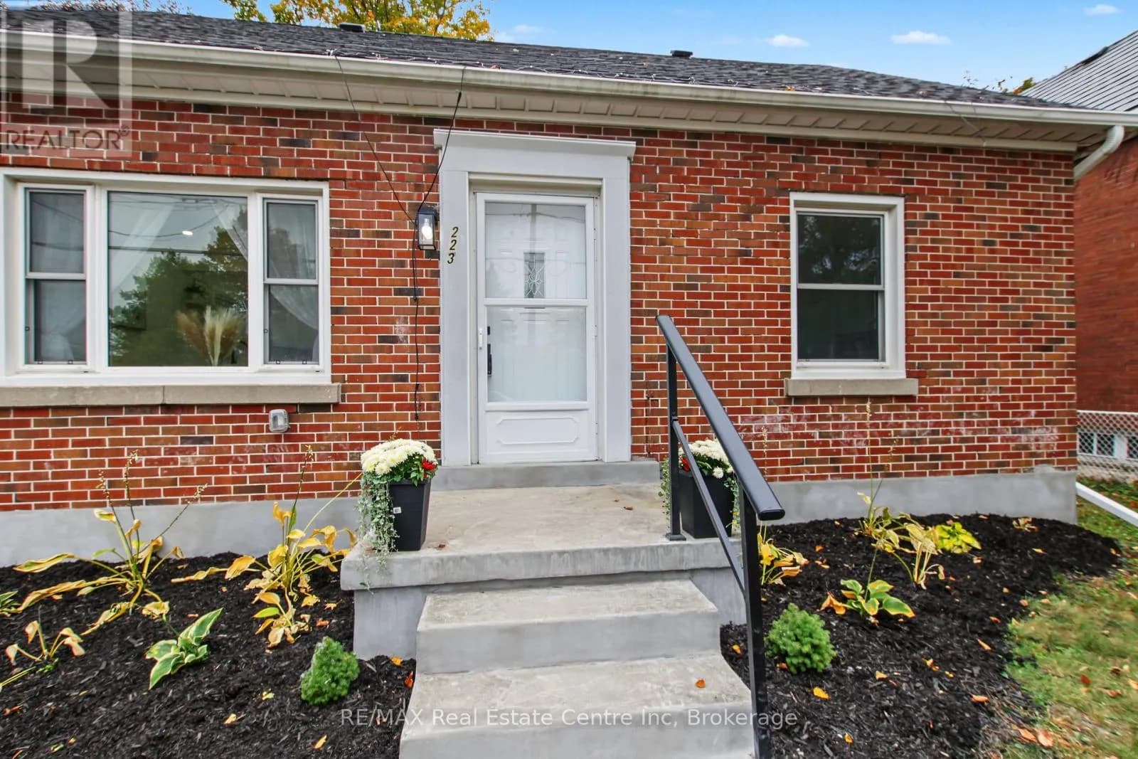 223 MARGARET AVENUE — photo 5 of 40