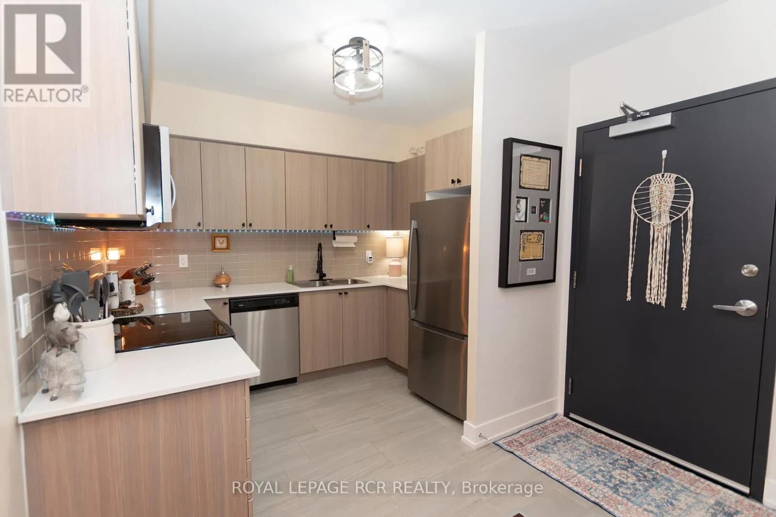 309 - 310 BROADWAY AVENUE — photo 4 of 26