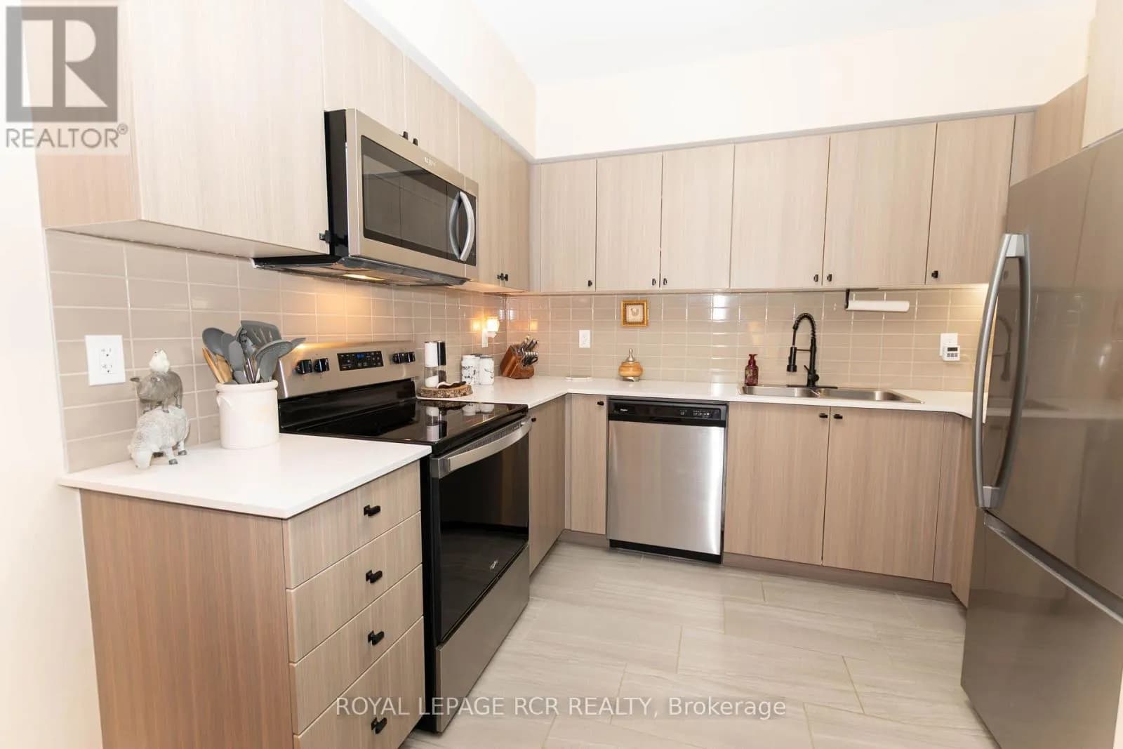 309 - 310 BROADWAY AVENUE — photo 5 of 26