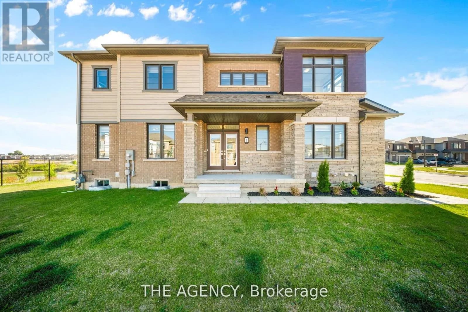 1 BEE CRESCENT — photo 3 of 50