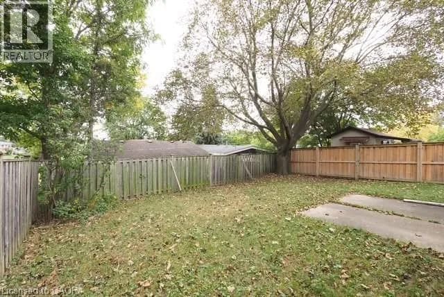 90 PEPPERWOOD Crescent — photo 4 of 22