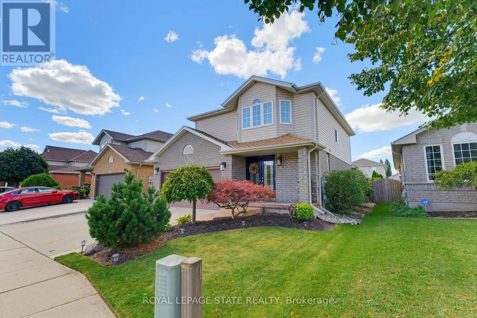 135 MCNICHOL DRIVE — photo 4 of 46