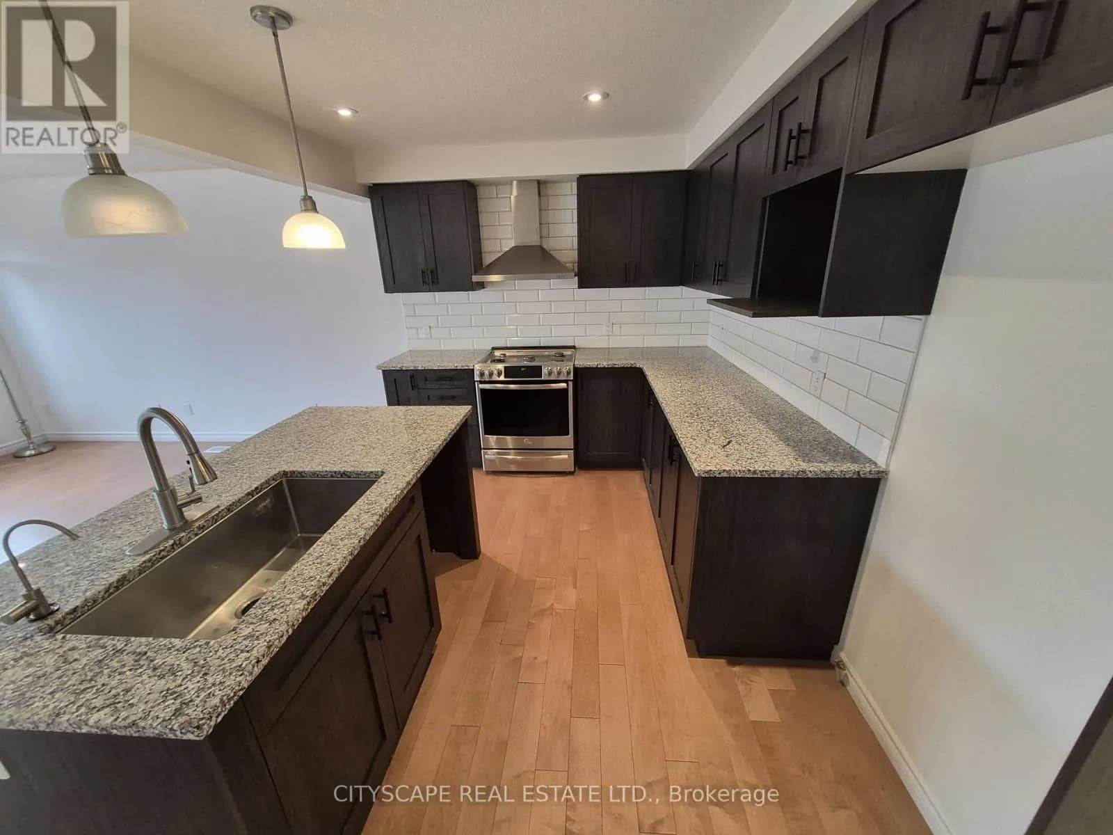 16 - 125 HOLLYBROOK TRAIL — photo 5 of 27