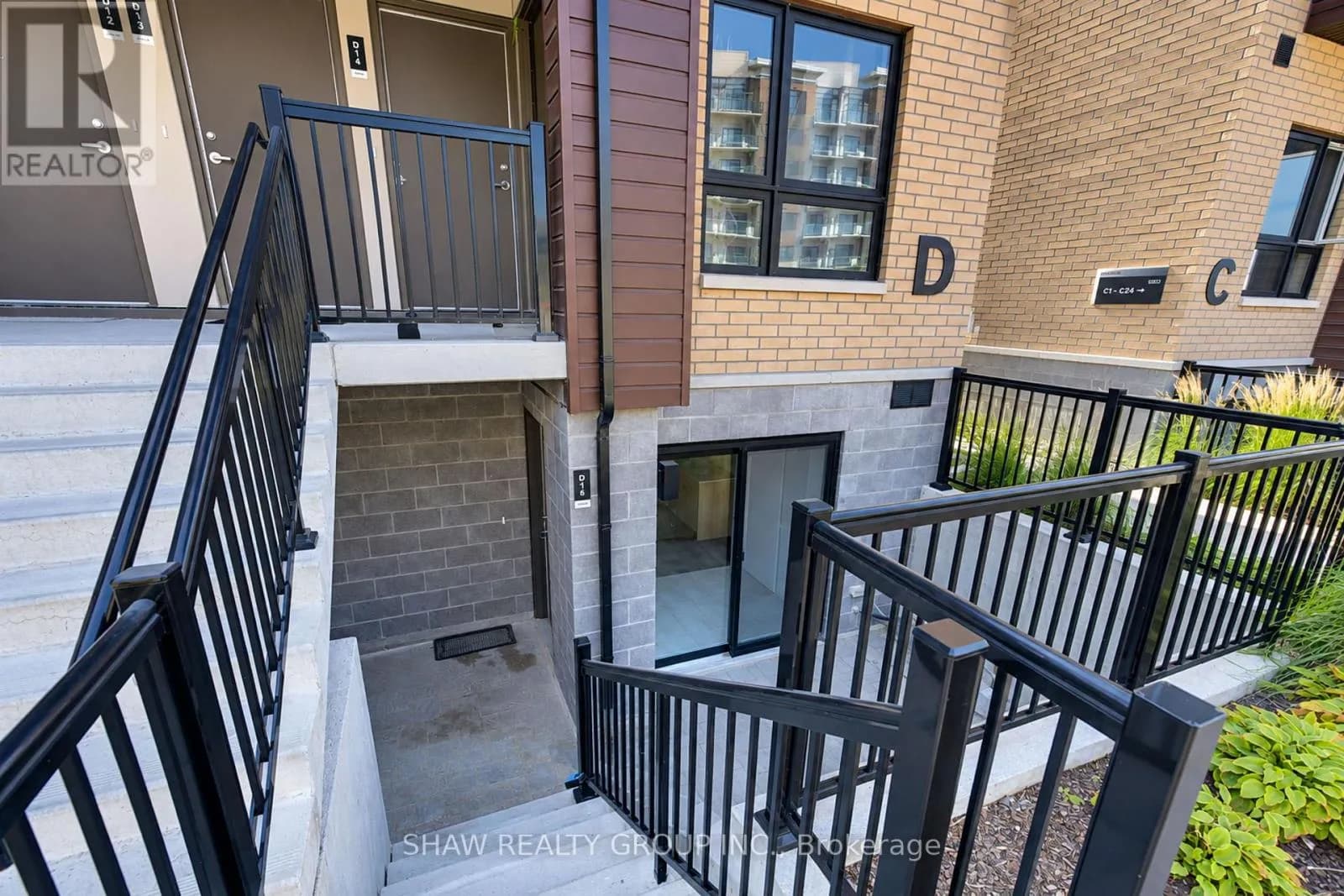 D16 - 10 PALACE STREET — photo 4 of 36