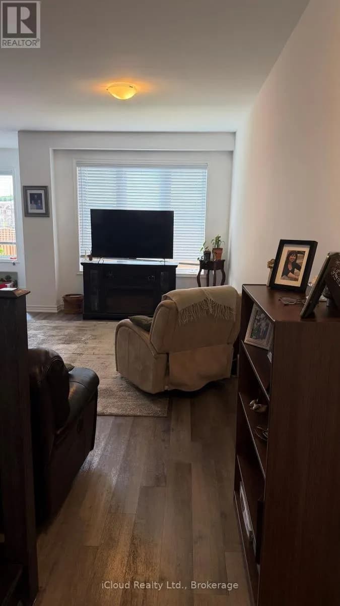 74 FORESTWALK STREET — photo 4 of 20
