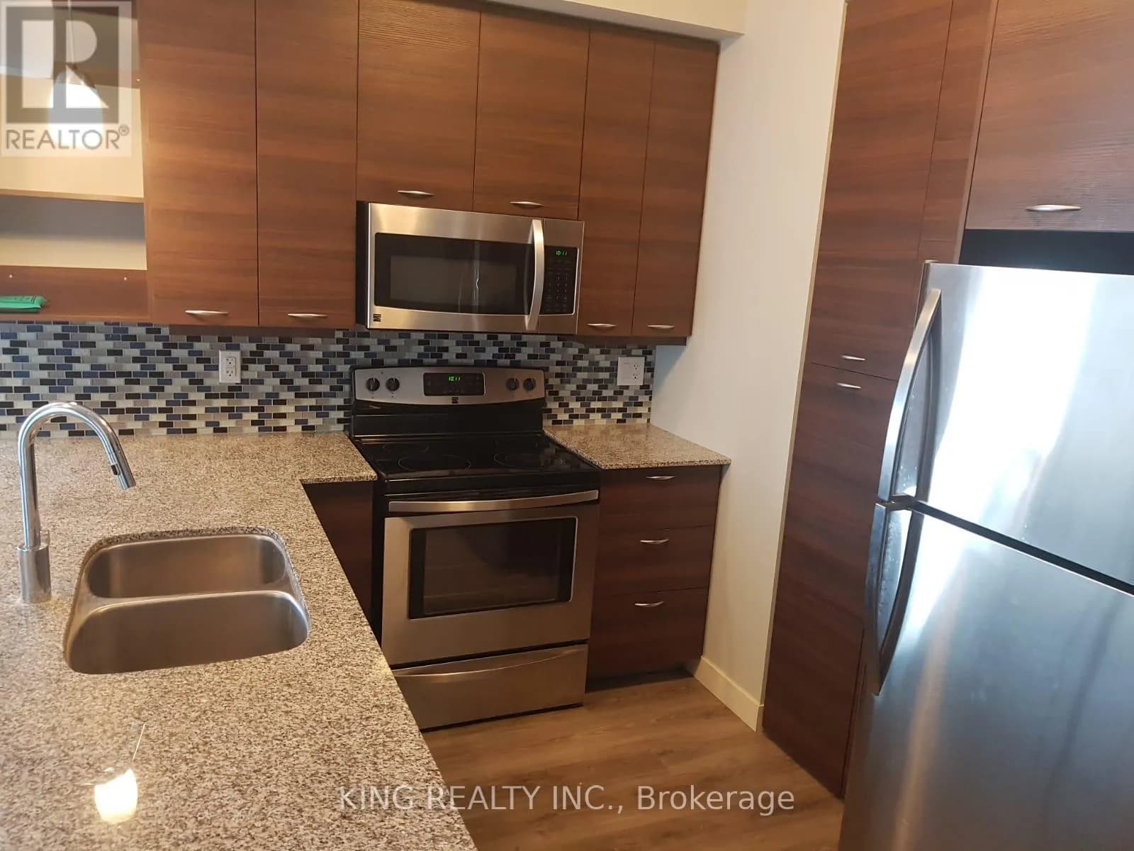 1405 - 318 SPRUCE STREET — photo 3 of 8