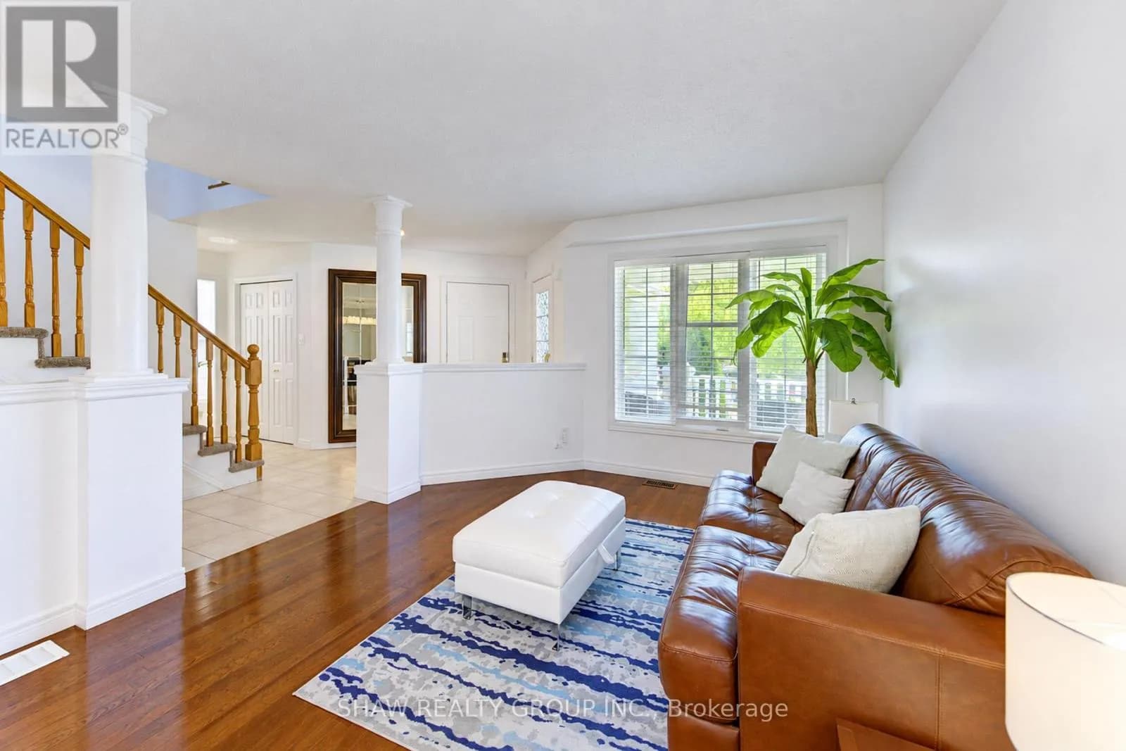 88 DECARO CRESCENT — photo 4 of 50