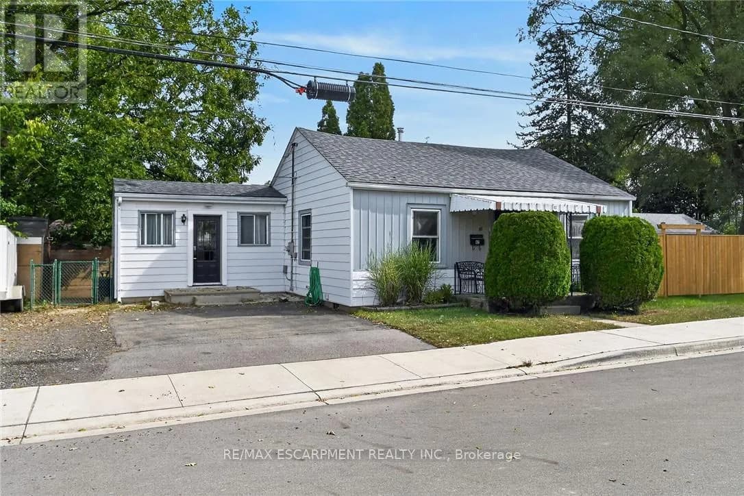 82 DIVISION STREET — photo 2 of 44