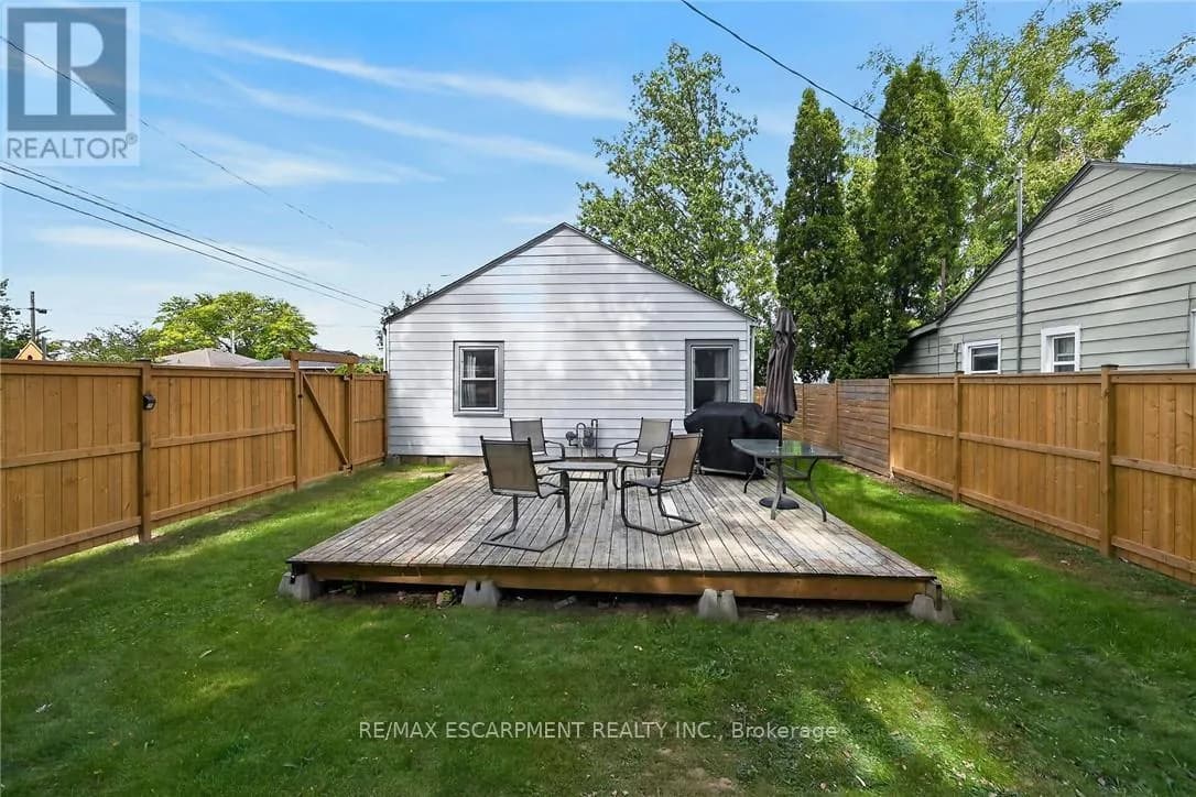 82 DIVISION STREET — photo 3 of 44
